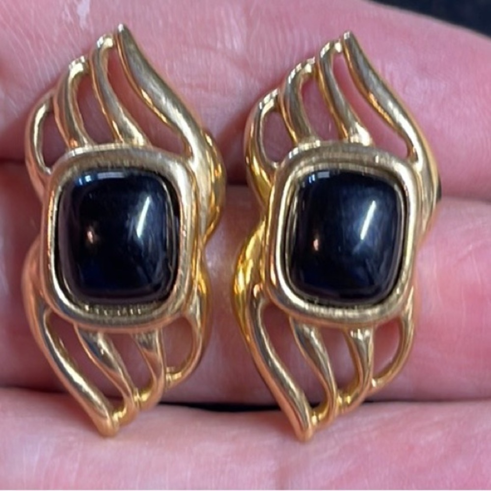 Trifari Signed Vintage Retro Gold Tone & Black Center Pierced Earrings. P/A